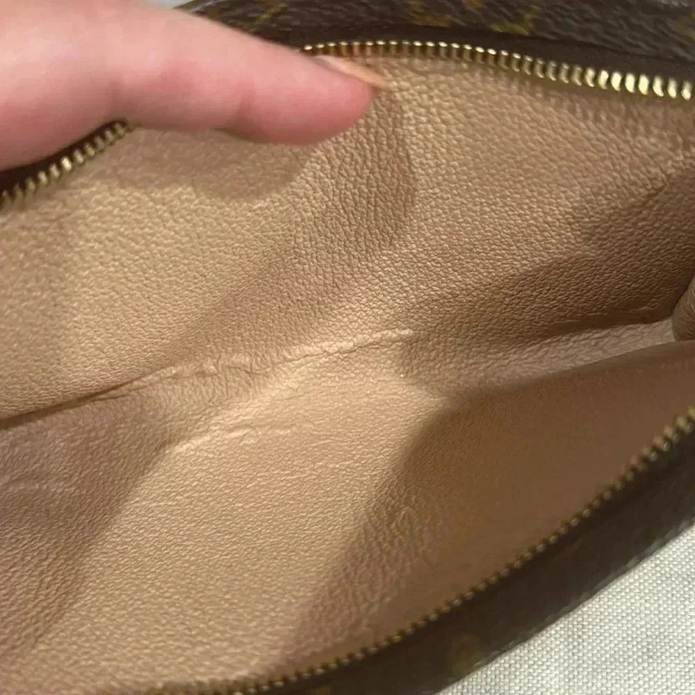 Auth Louis Vuitton Monogram Accessory Pouch - Picture 6 of 16